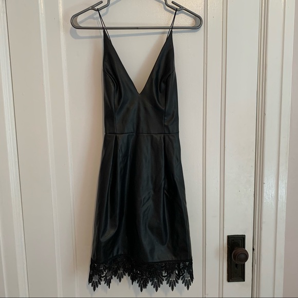 Black dress - Picture 1 of 3